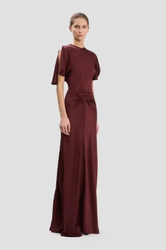 Isabella gown in burgundy Isabella gown in burgundy