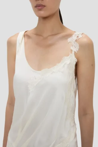 Lace dress in ivory