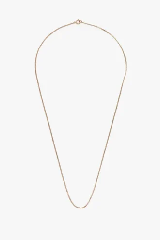 Long fine chain in gold Long fine chain in gold