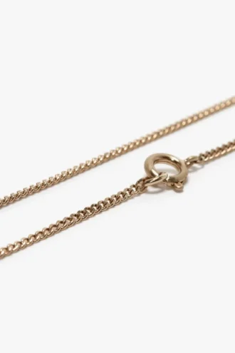 Long fine chain in gold Long fine chain in gold