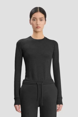 Long sleeve t-shirt in black
